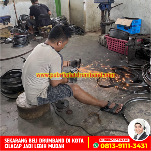 Pengrajin alat drumband di cilacap